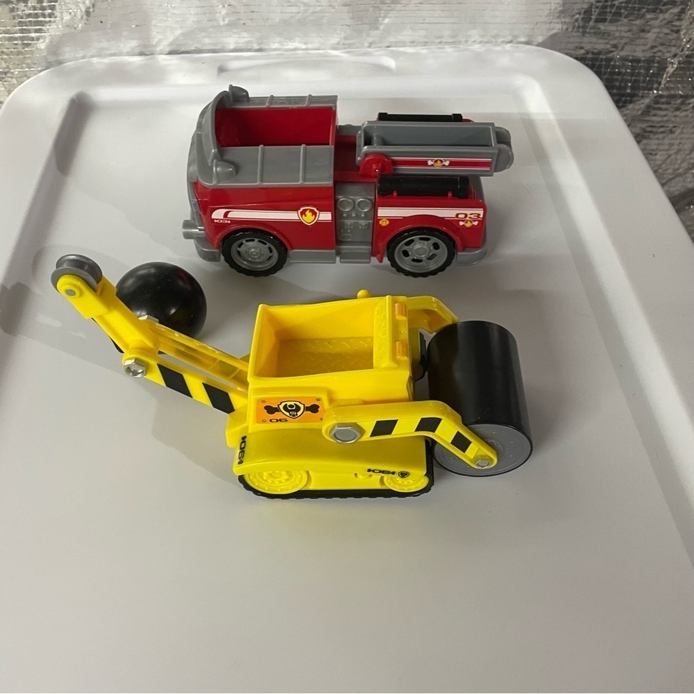 Paw Patrol Red and Yellow Action Figures Playset - Picture 8 of 10
